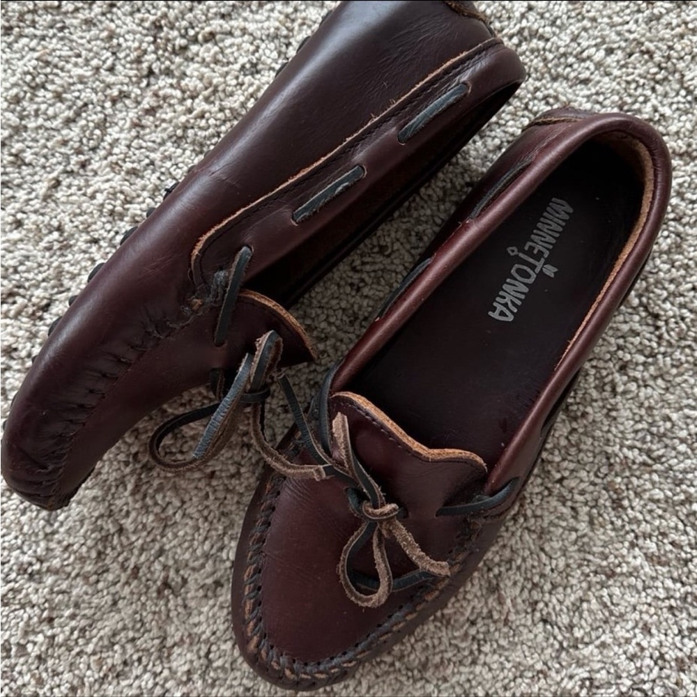 Minnetonka women’s leather moccasin loafers size 6.5